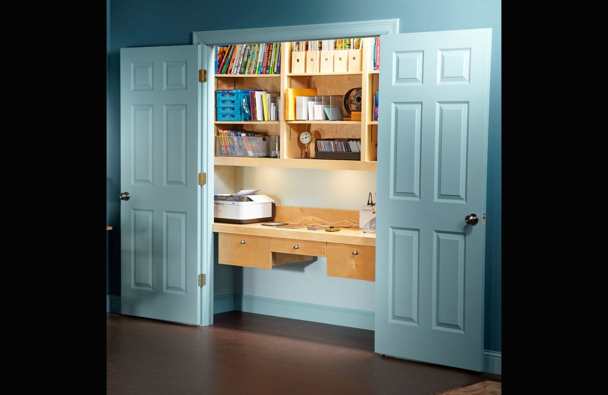 Домашний офис в шкафу