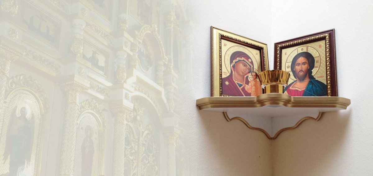 Треугольная полка для икон с лампадой