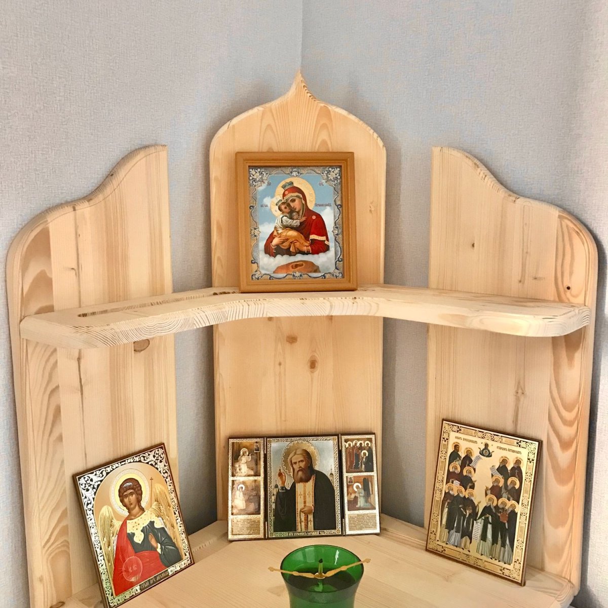 Полка для икон дип 500х330с