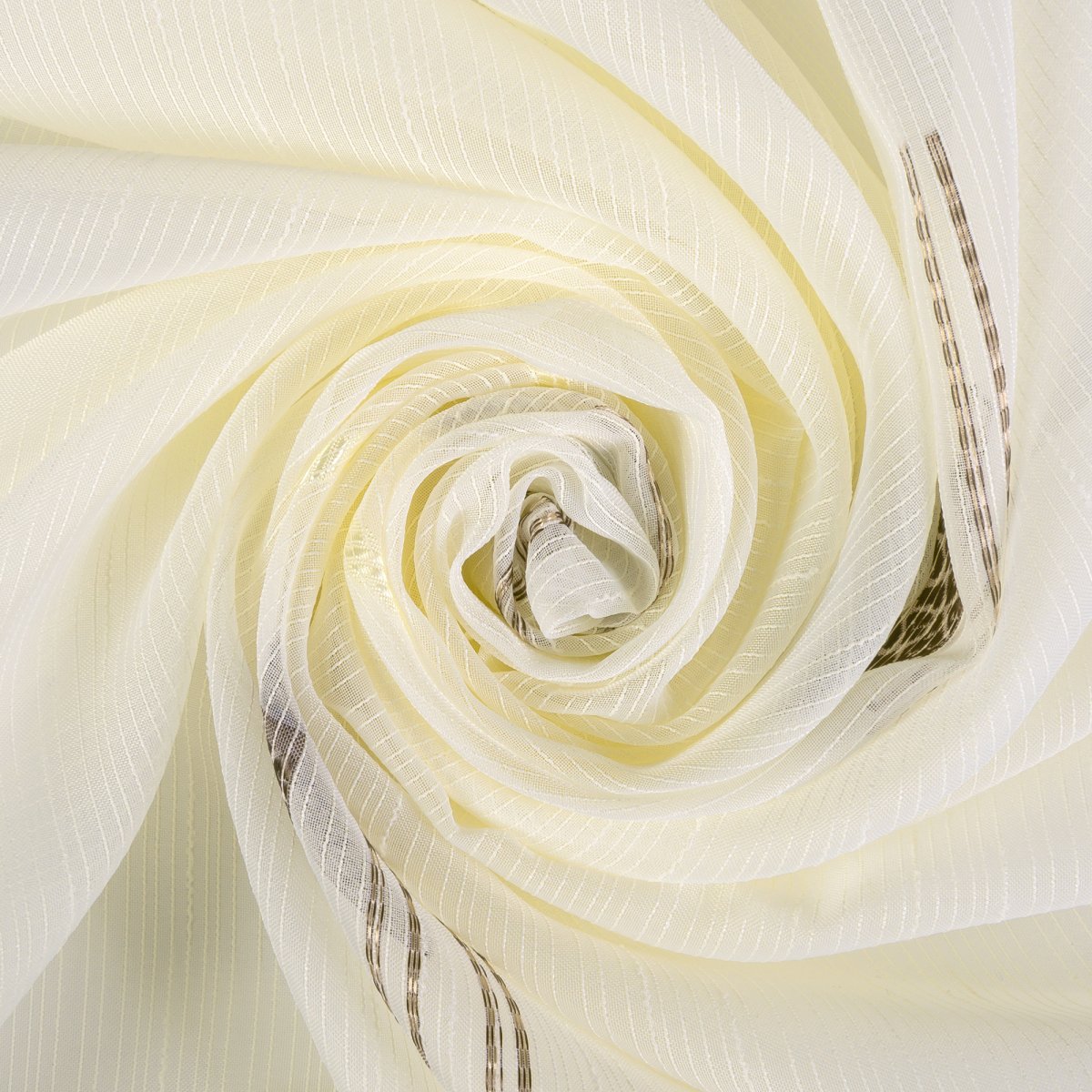 Шторы в спальню с темной мебелью