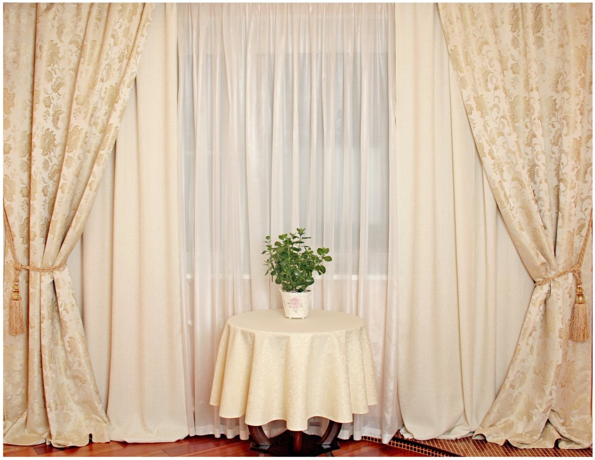 Шторы бежевые