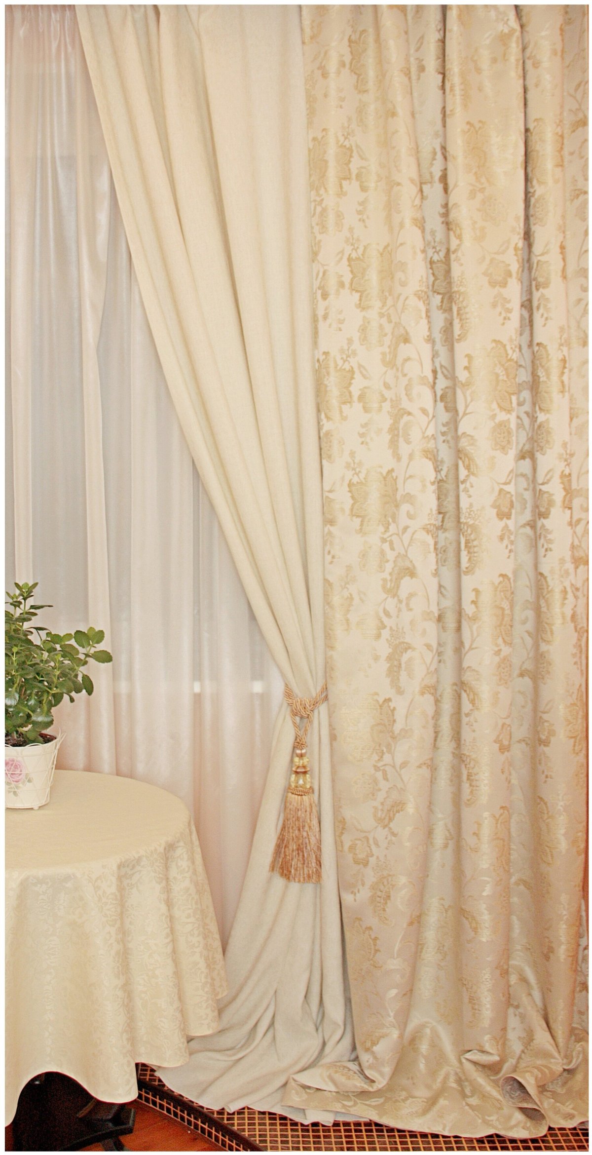 Шторы в светлую спальню