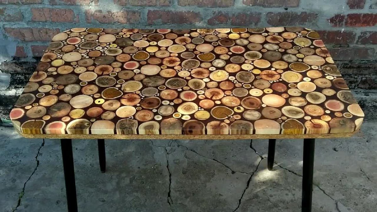 Сталешница из Пилов дерево