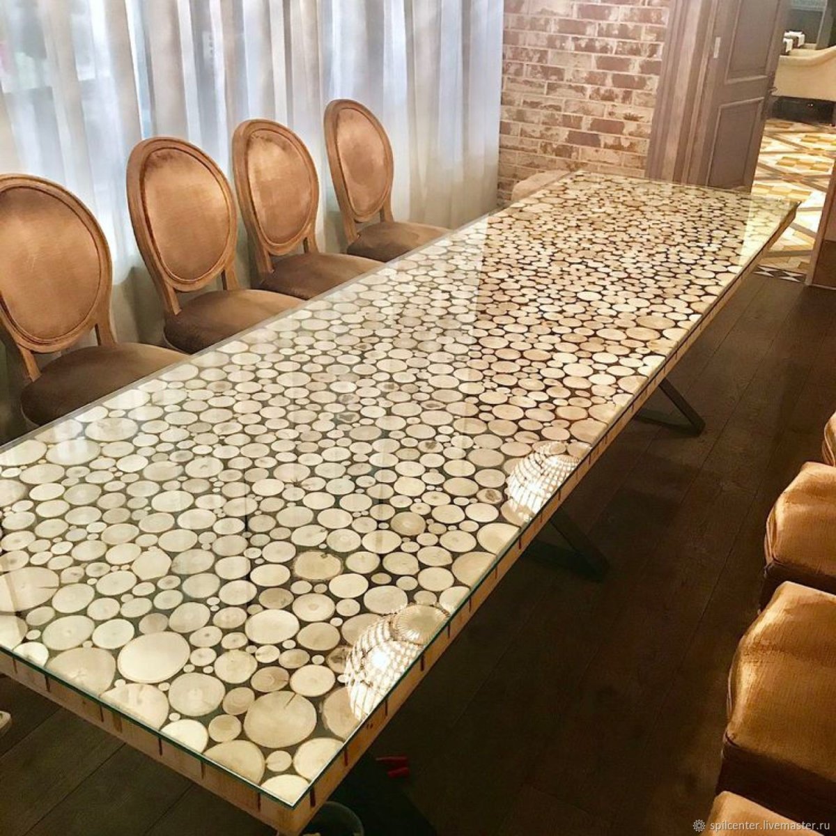 Кофейный столик из слэба в интерьере