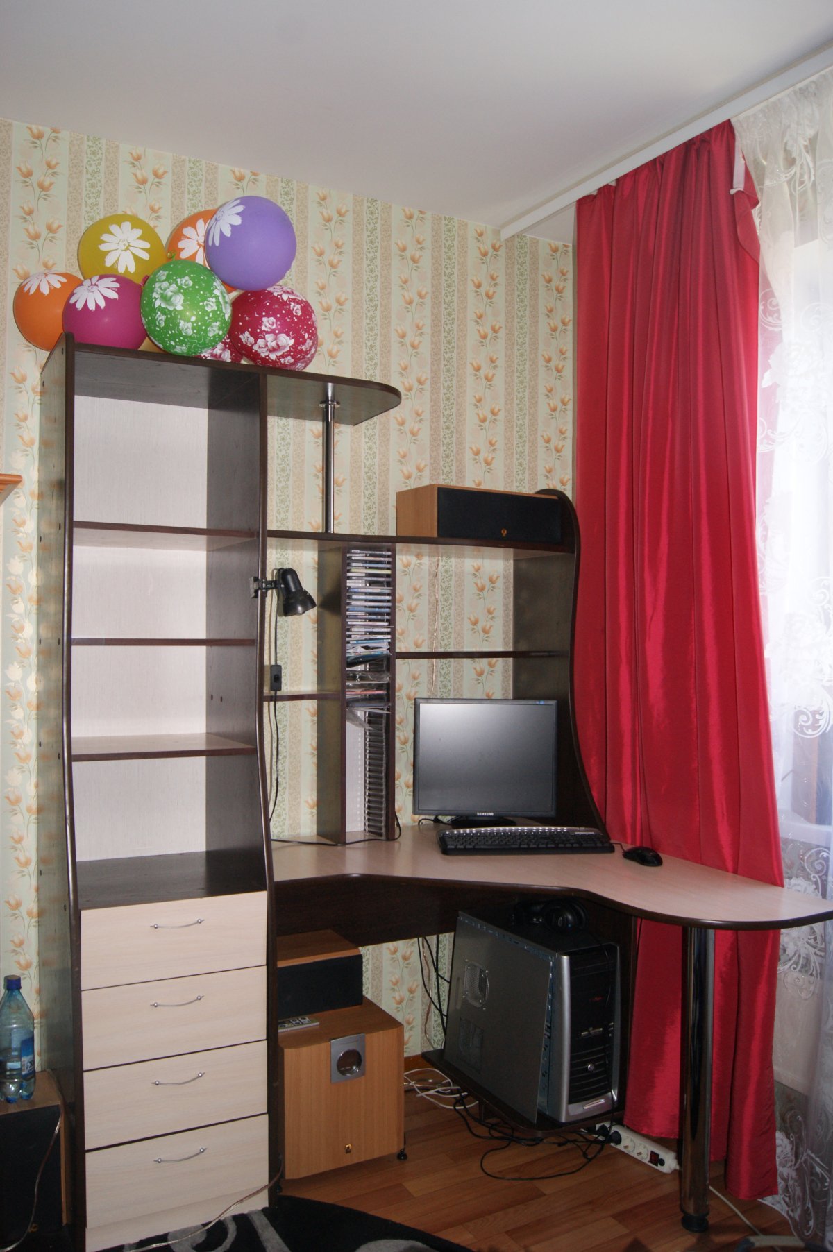 Письменный стол угловой для школьника с компьютерным столом