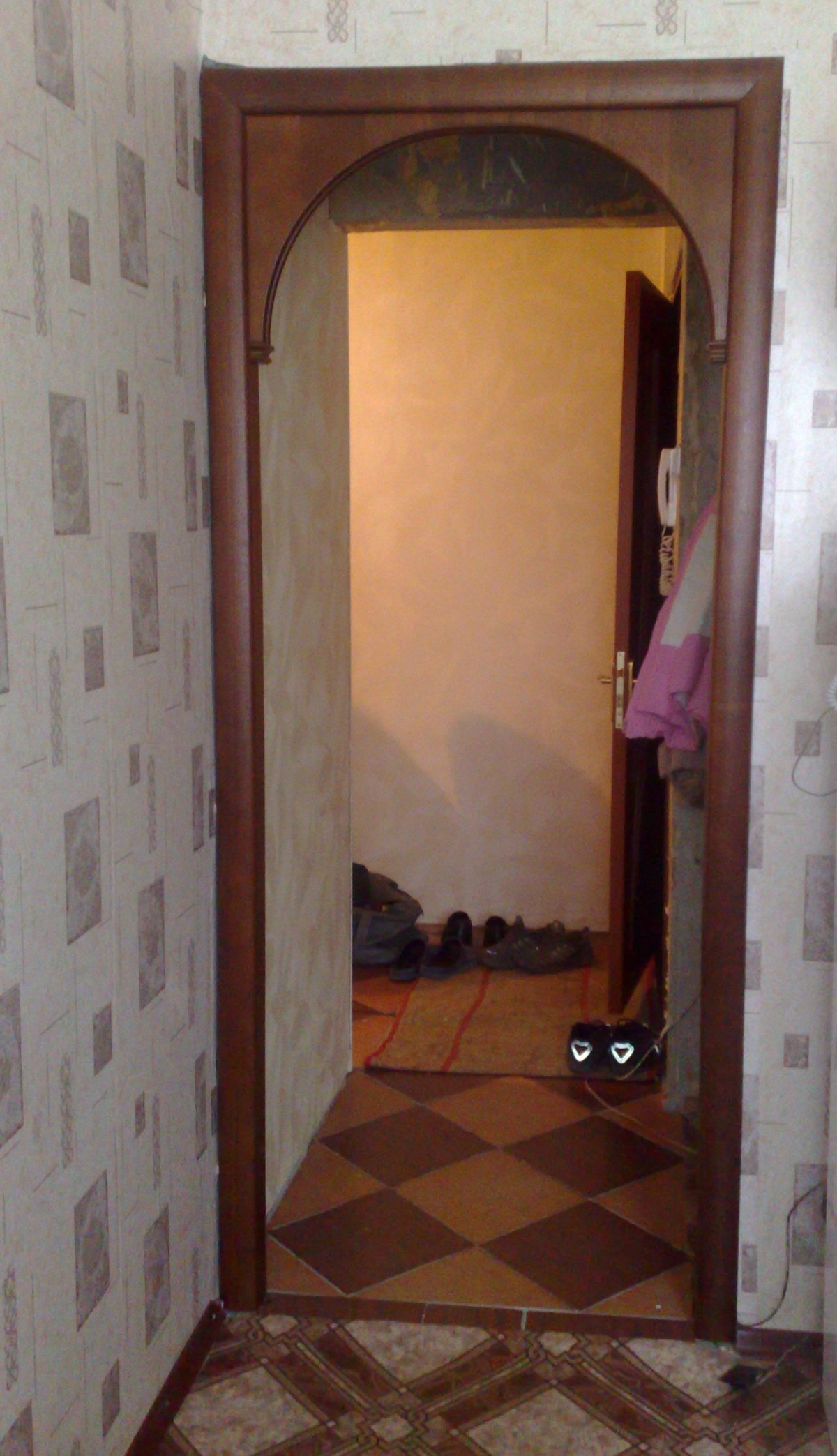 Арка из прихожей в кухню