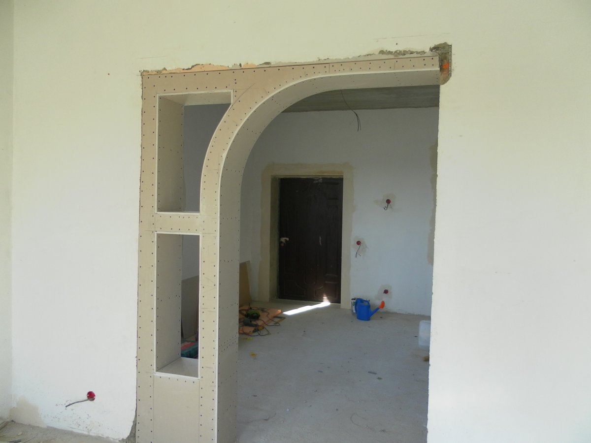 Межкомнатная арка в коридоре