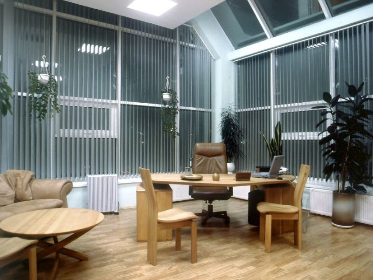 Жалюзи в стиле лофт в интерьере