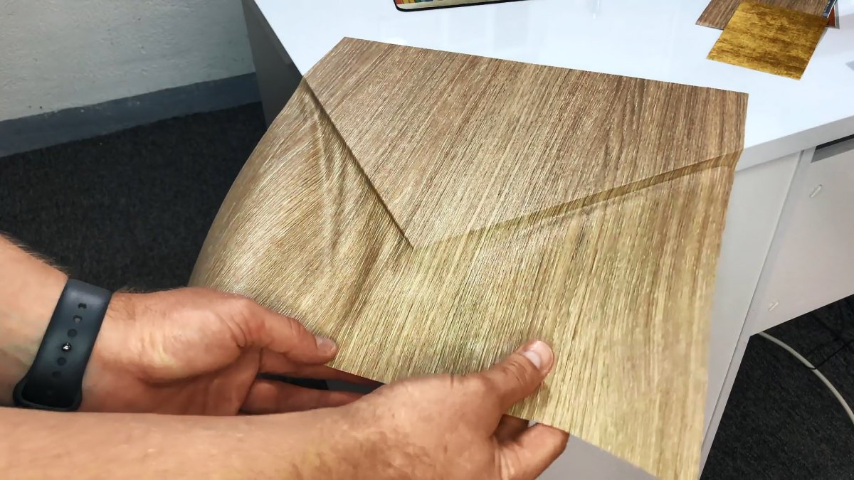 Отделка самоклеющейся пленкой