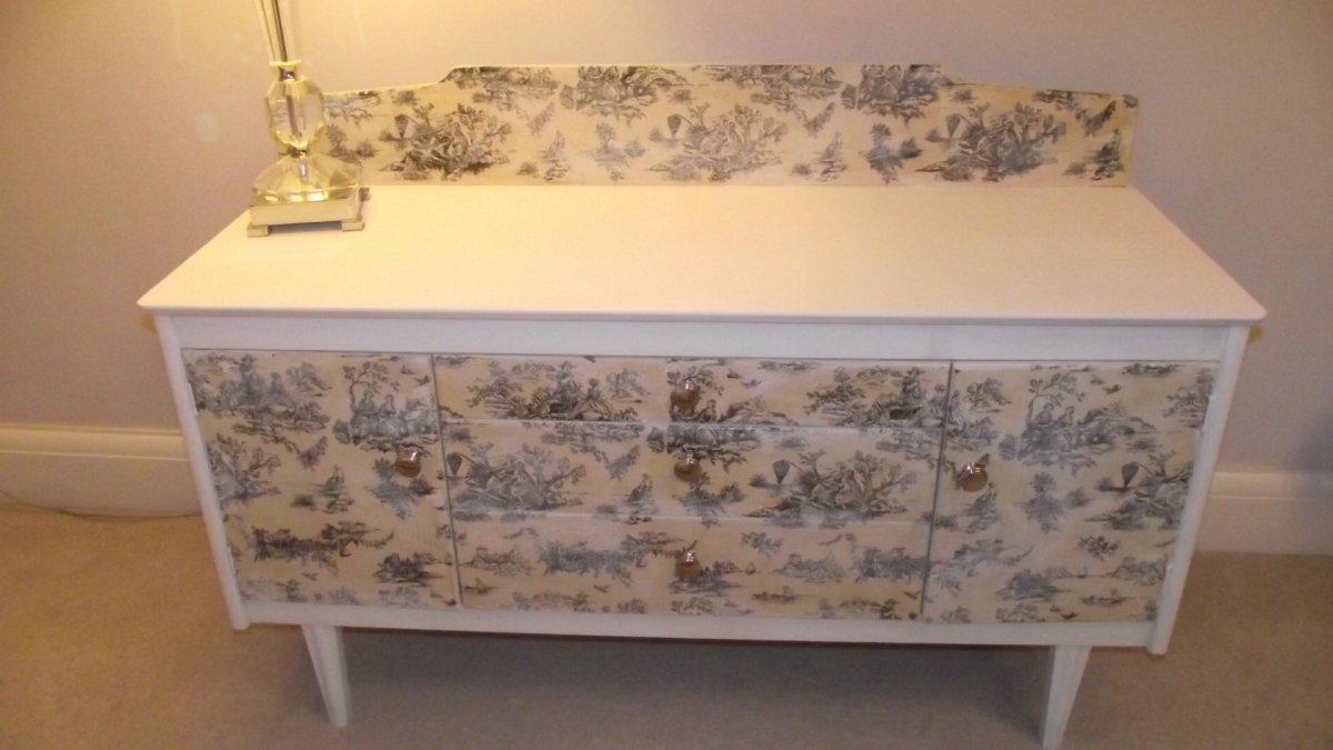 Клеящаяся пленка для кухни