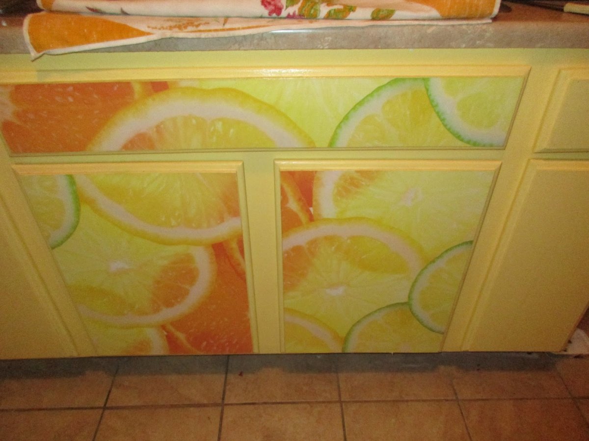 Обклеить полку самоклеющейся бумагой