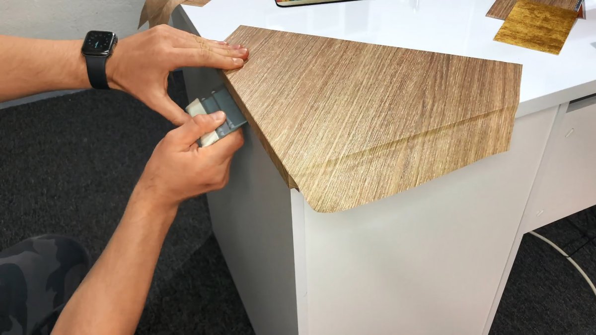 Стол самоклеющейся пленкой