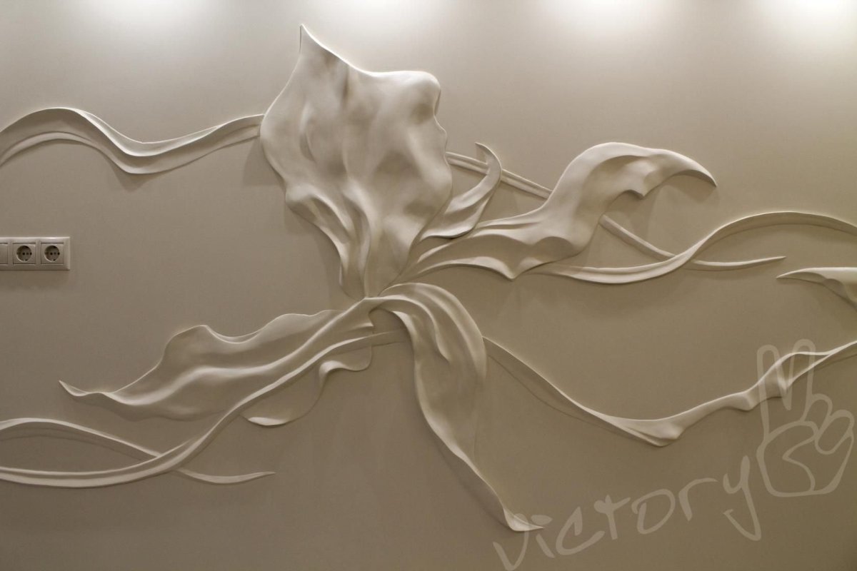 Барельеф цветы на стене