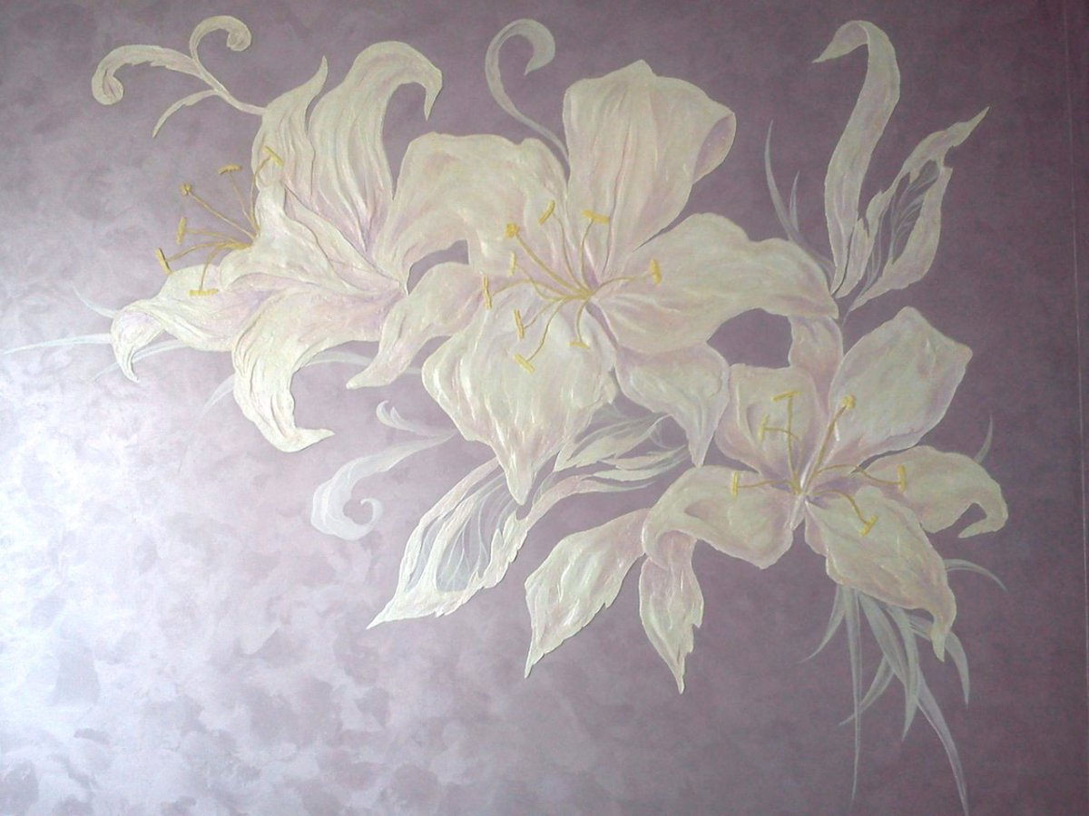 Барельеф с лилией