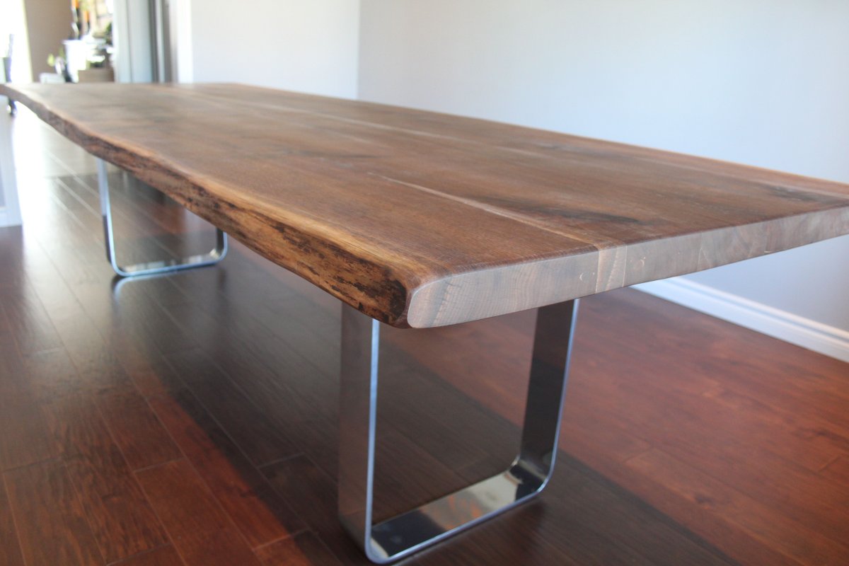 Деревянный стол в стиле фармхаус