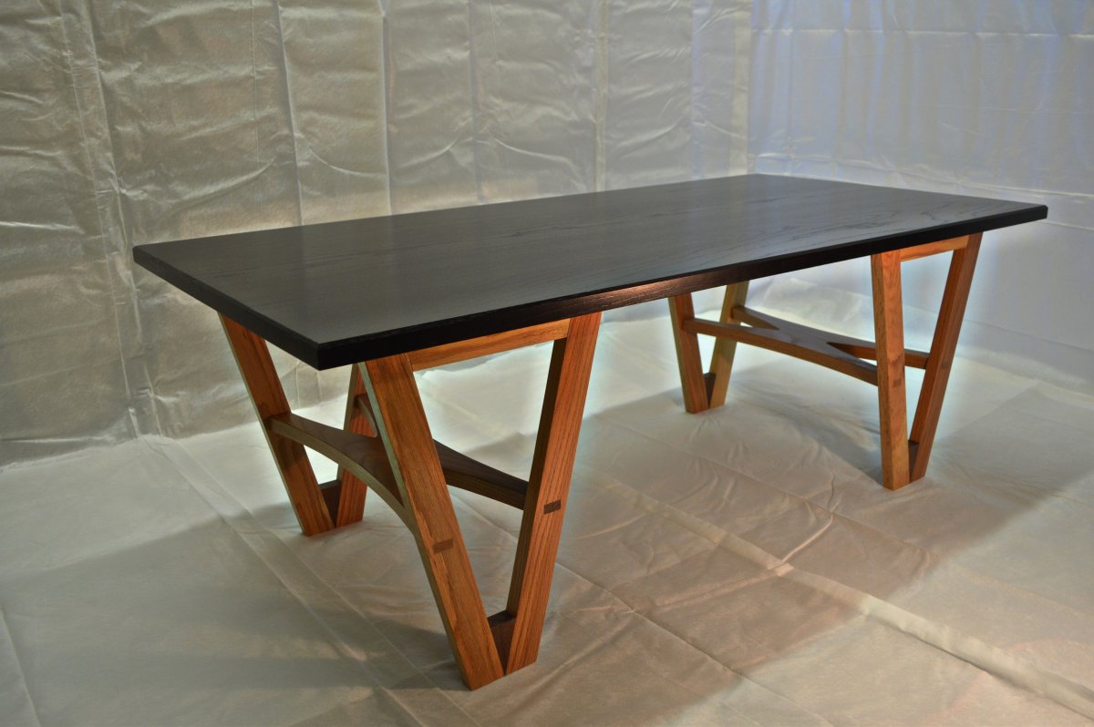 Дубовый стол