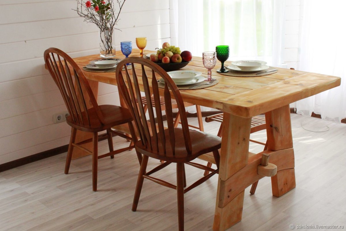 Деревянные столы для кафе