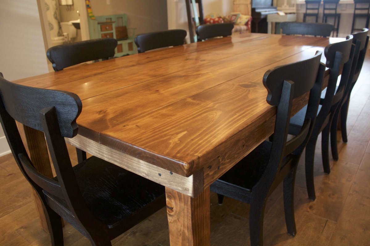 Склеенный деревянный стол