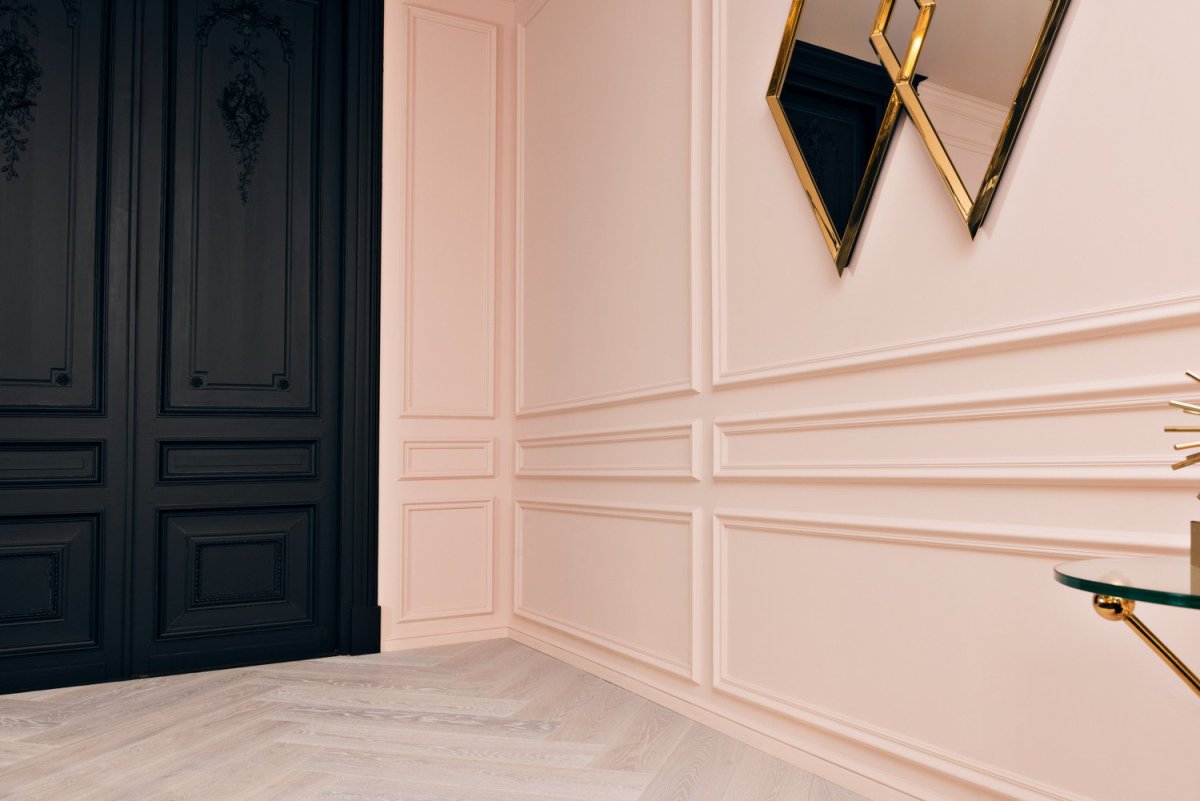 Лепнина в прихожей