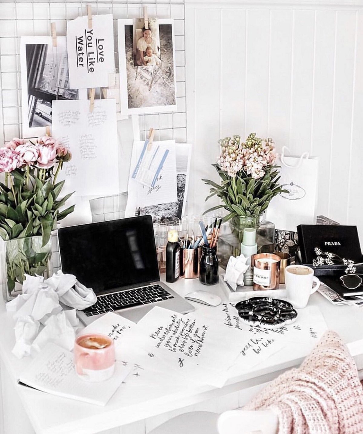 Письменный стол у блогеров