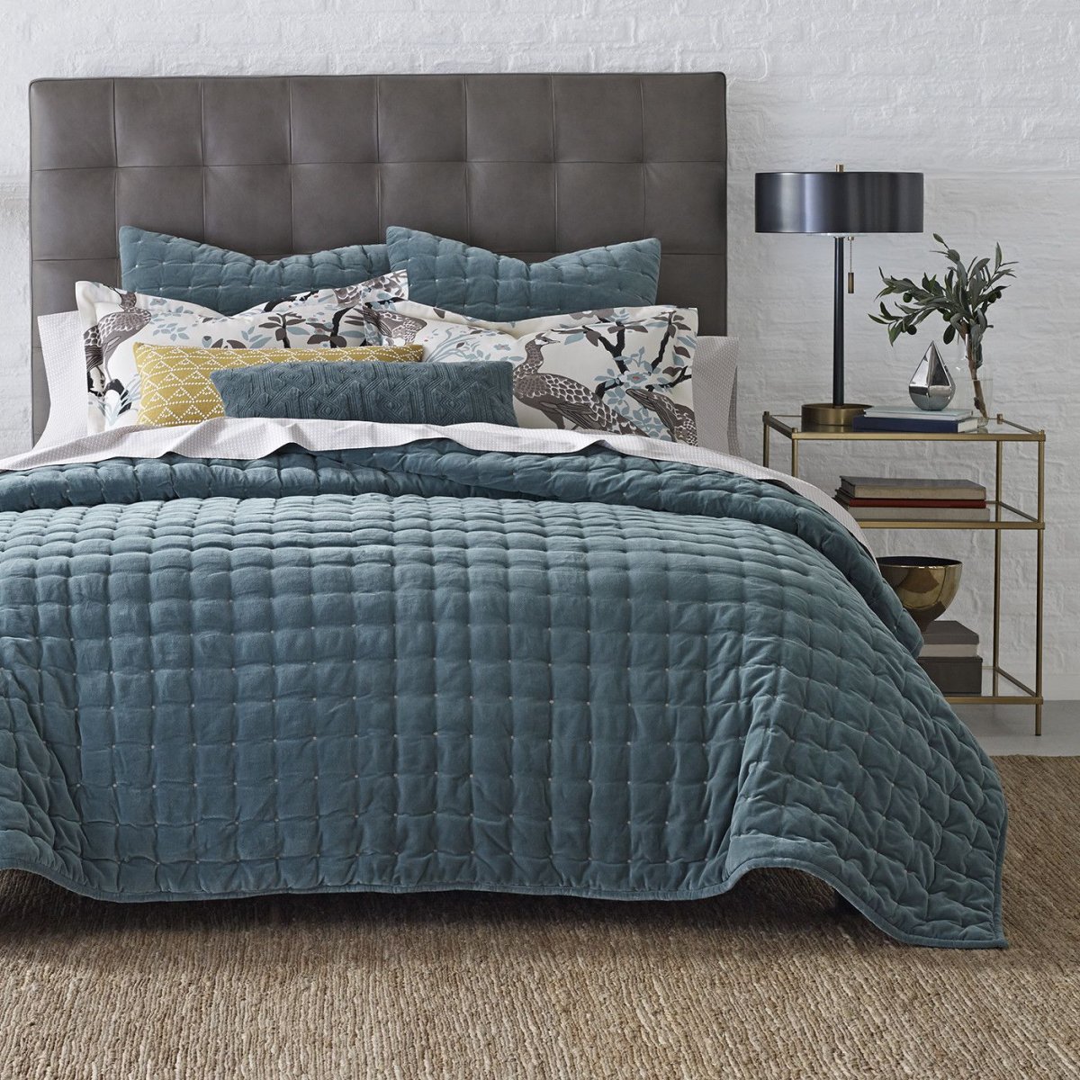 Заправленная кровать