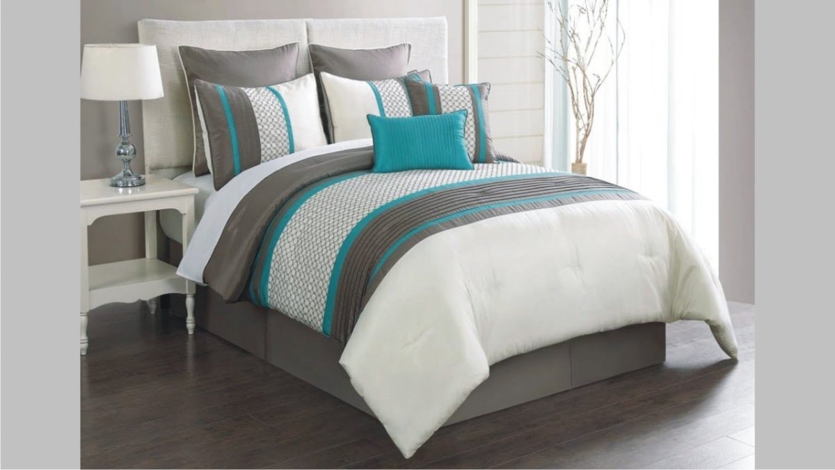 Заправленная кровать