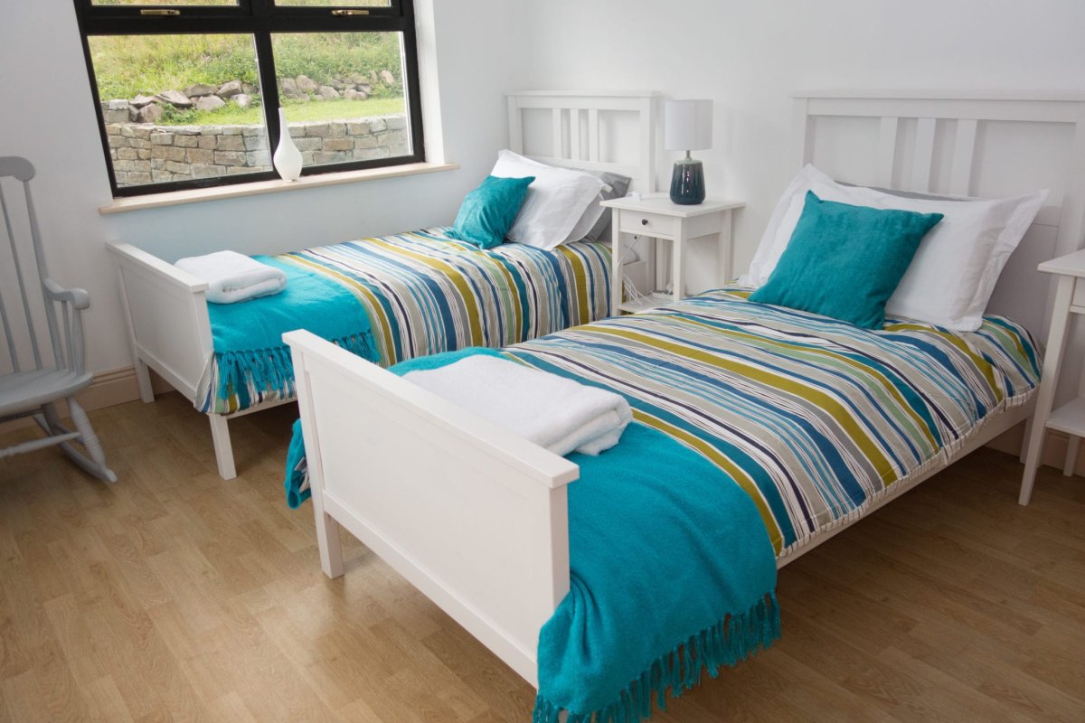 Заправленная кровать