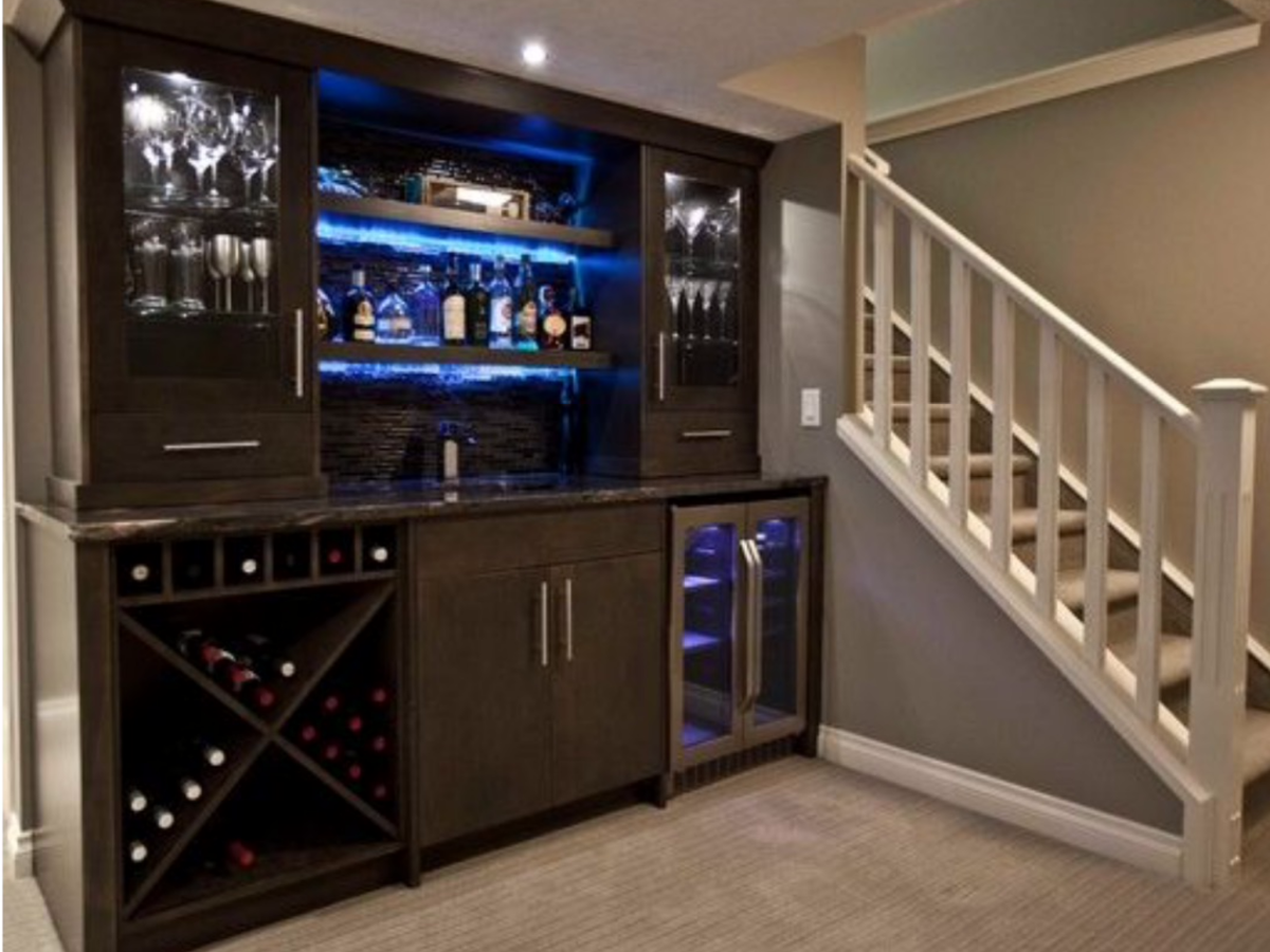 Квадратная кухня с барной стойкой