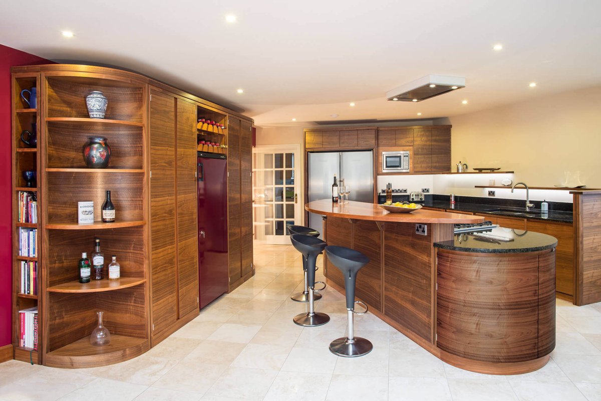 Кухни с барной стойкой для маленькой кухни