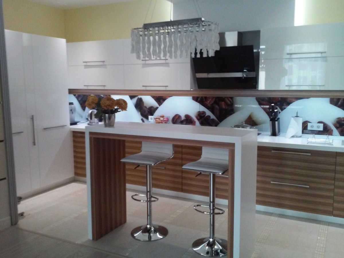 Двухъярусная барная стойка