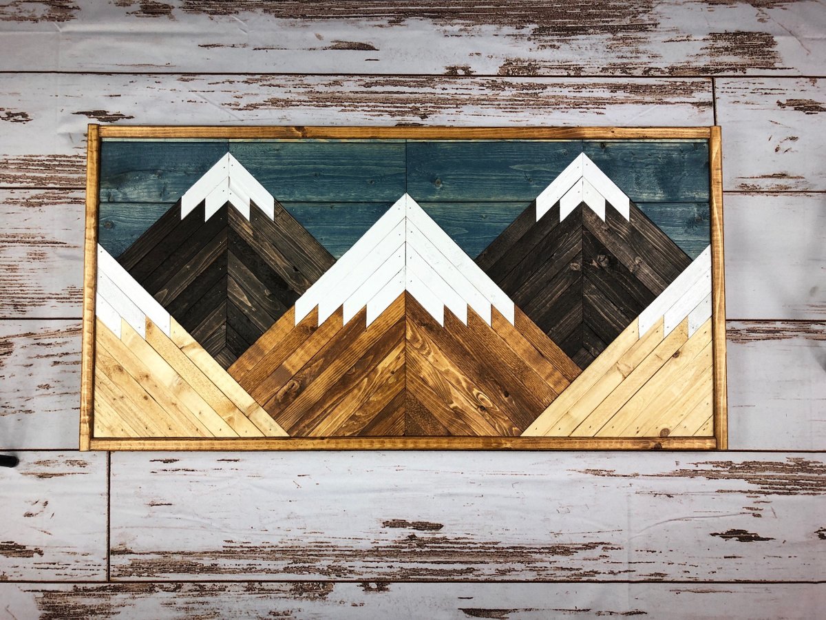 Панно из дерева горы