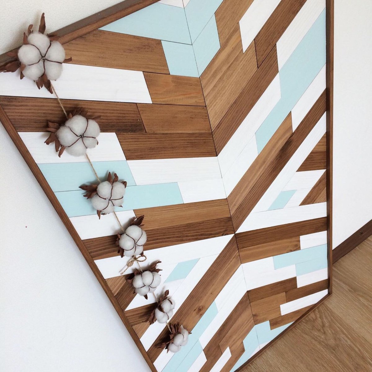 Панно из нитей