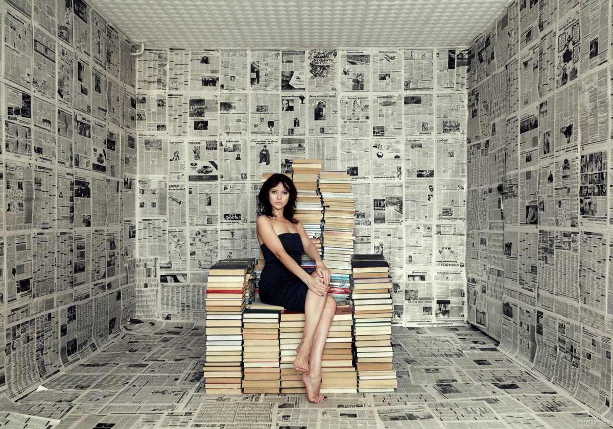 Стена из газет