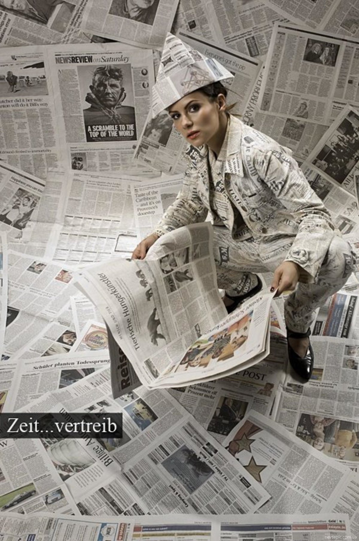 Стена из газет