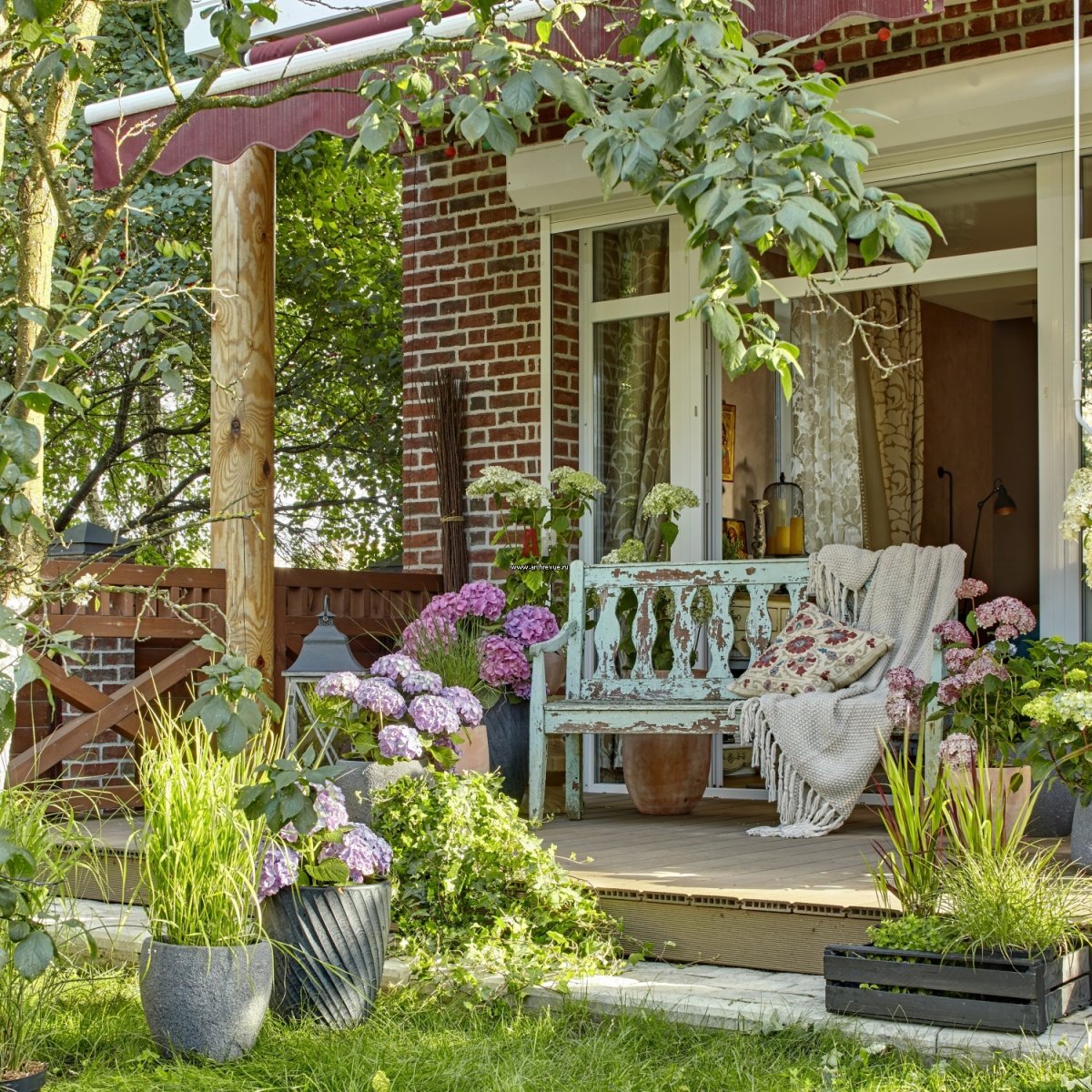 Пергола для сада в стиле Кантри