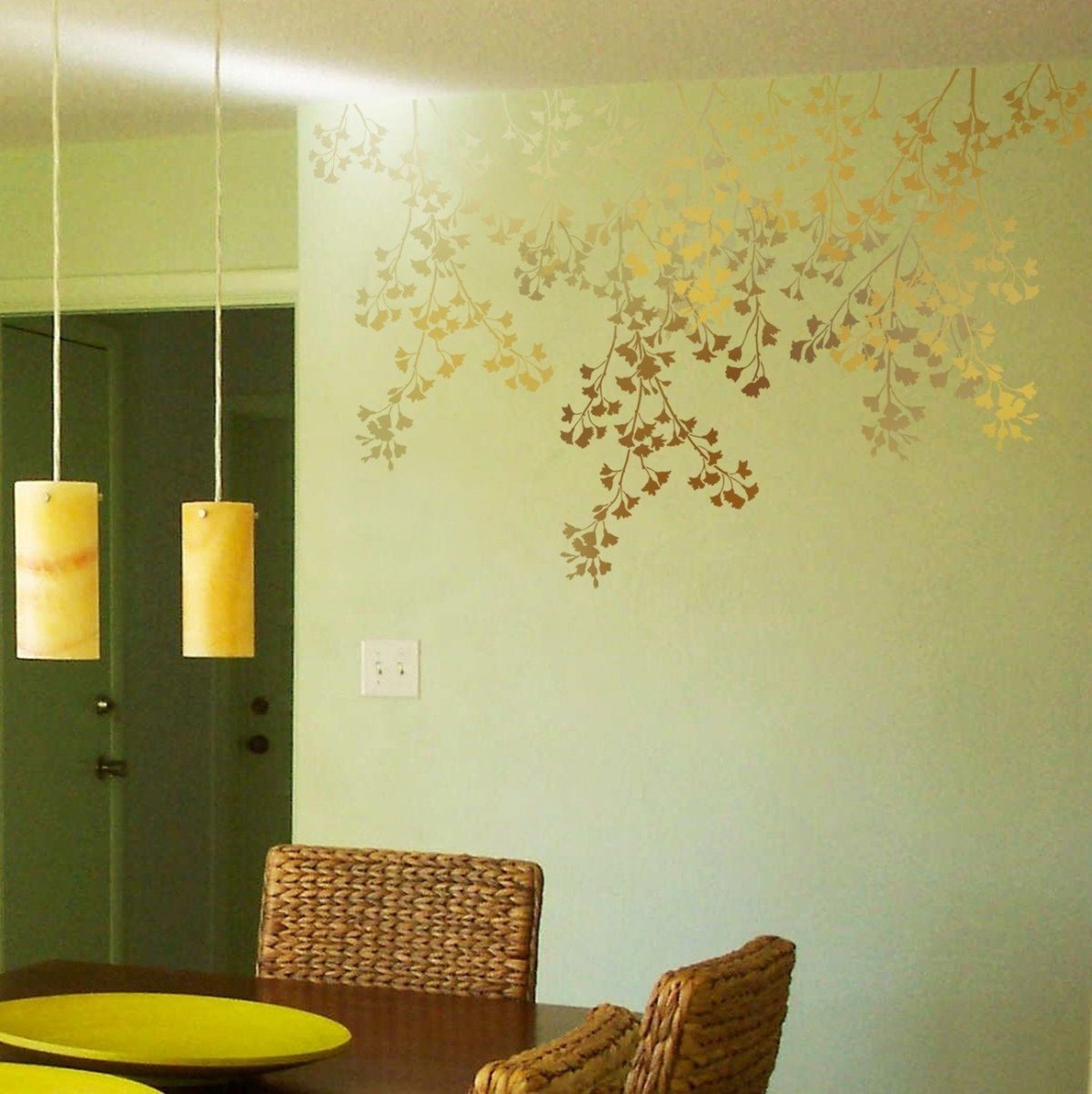 Голубые стены на кухне