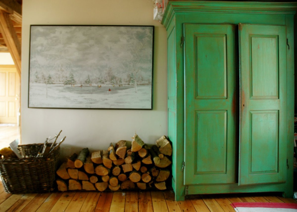 Зеленый шкаф в интерьере