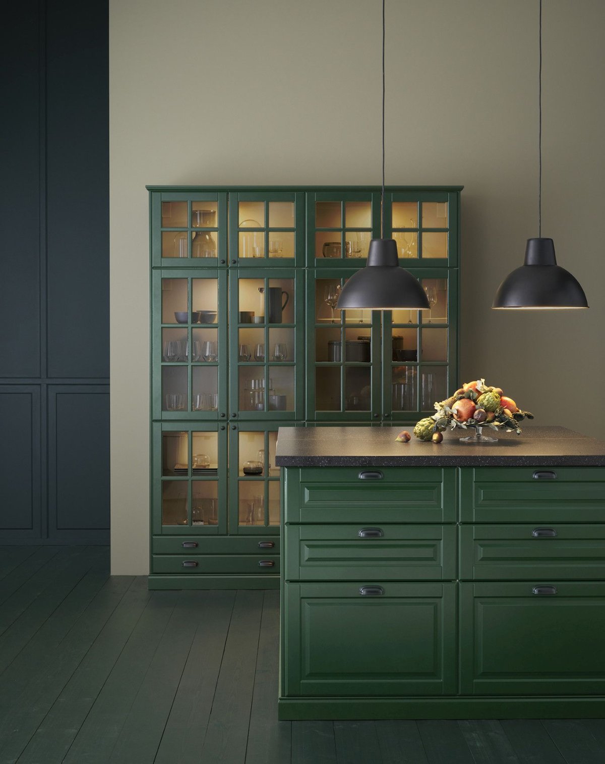 Зеленая мебель в интерьере прихожей