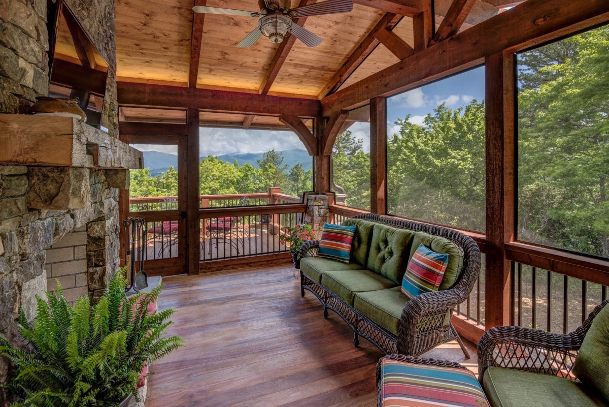 Терраса с балконом