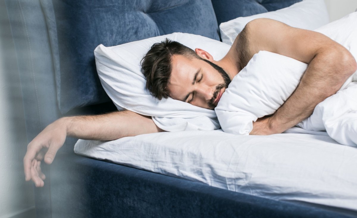 Девушка спит