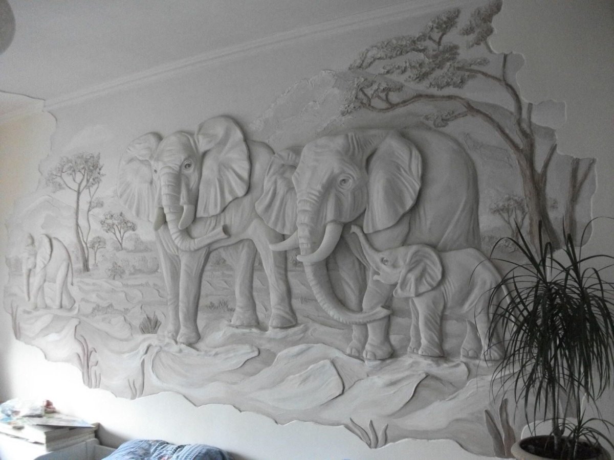 Ремигий Реймский на барельефе