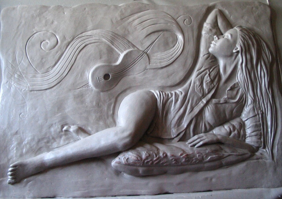 Студия барельеф художник Александр Плющев