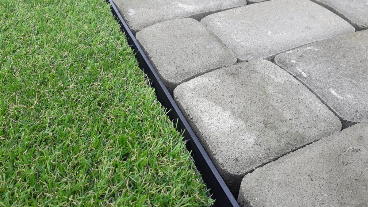 Бордюр газонный Леруа Мерлен