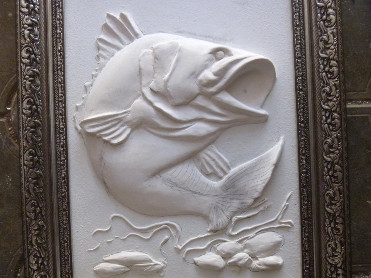 Студия барельеф художник Александр Плющев