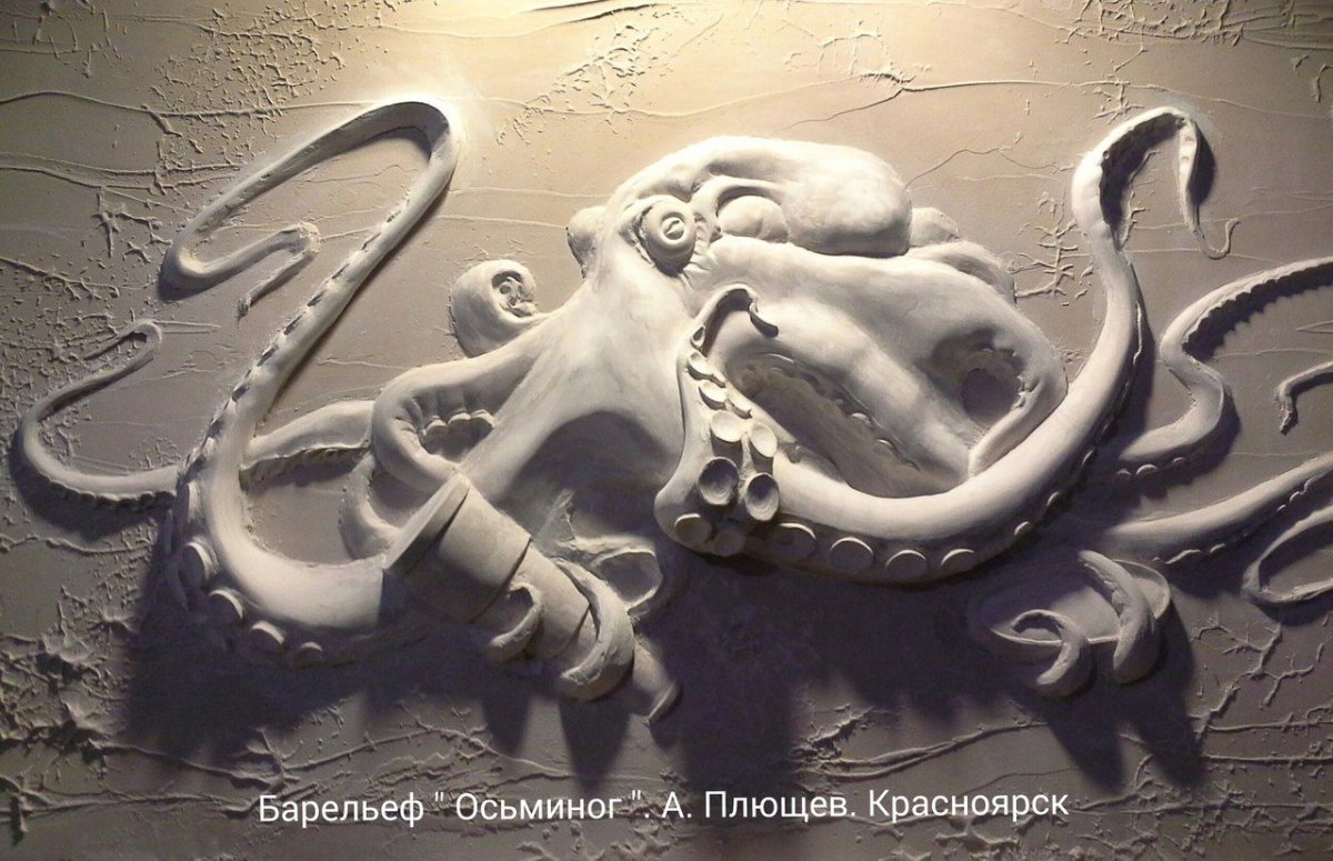 Рыбки из гипса на стене