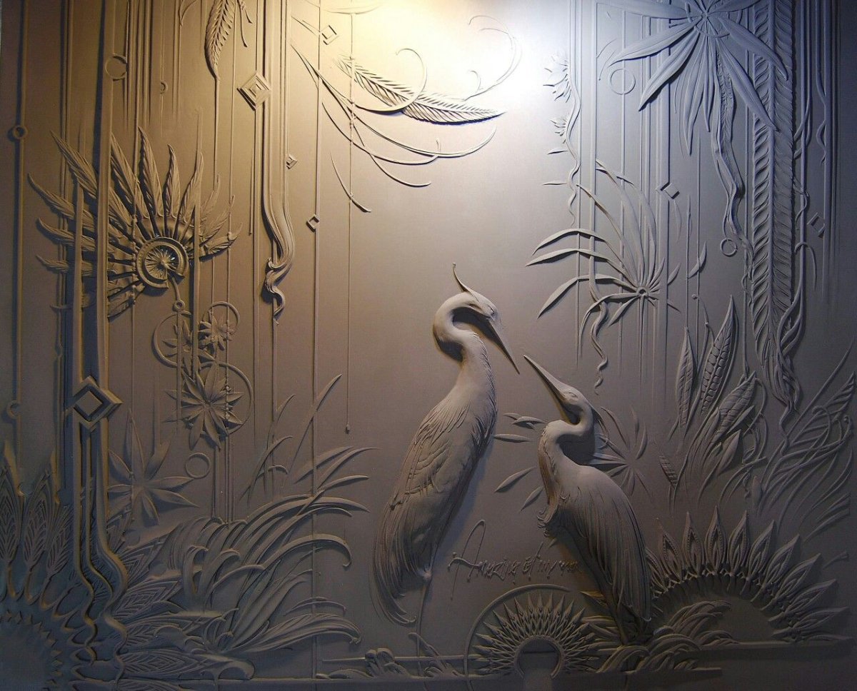 Морской барельеф на стене