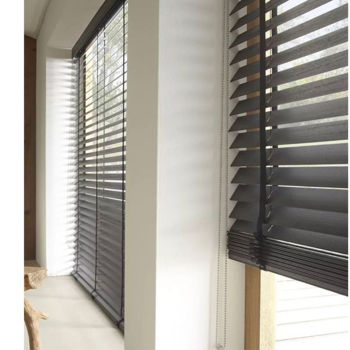 Жалюзи деревянные горизонтальные серые