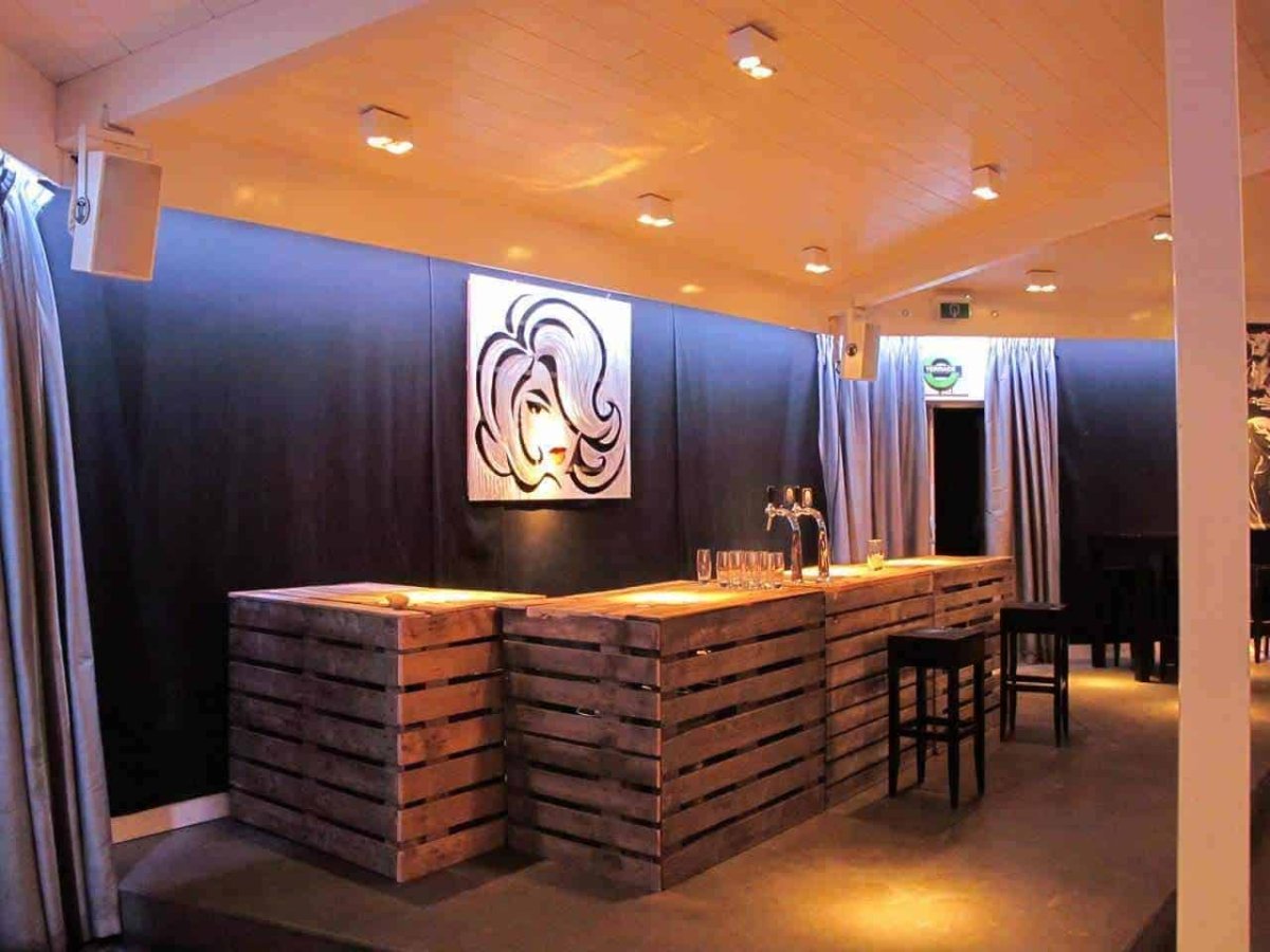 Барные стойки подвал