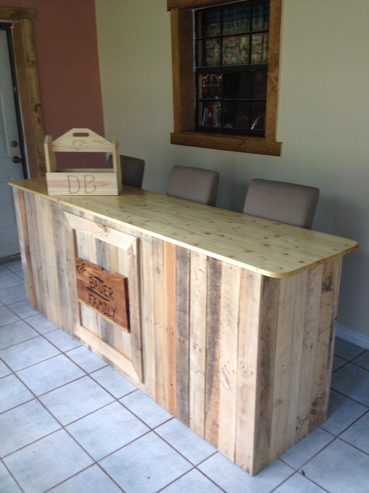 Барная стойка из паллет