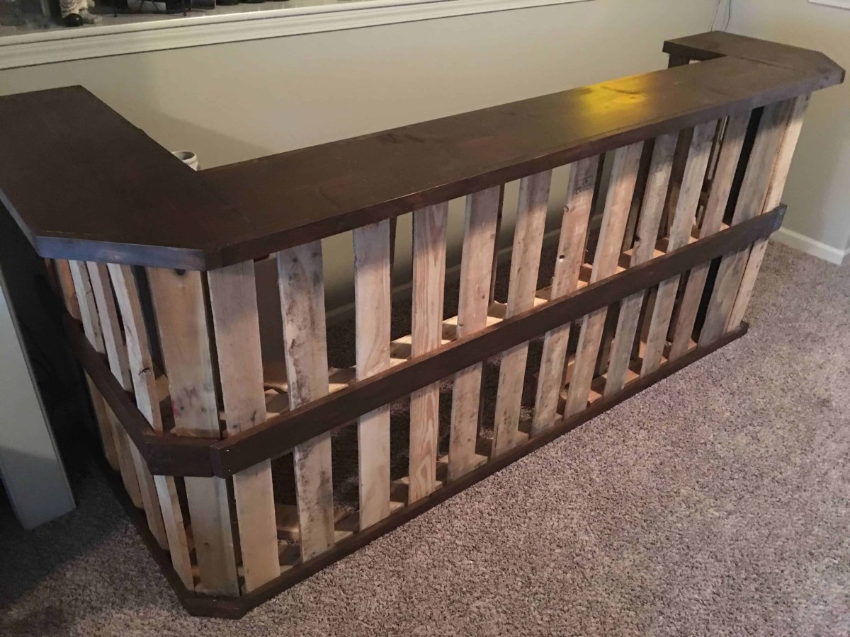 Ресепшен в стиле лофт из поддонов